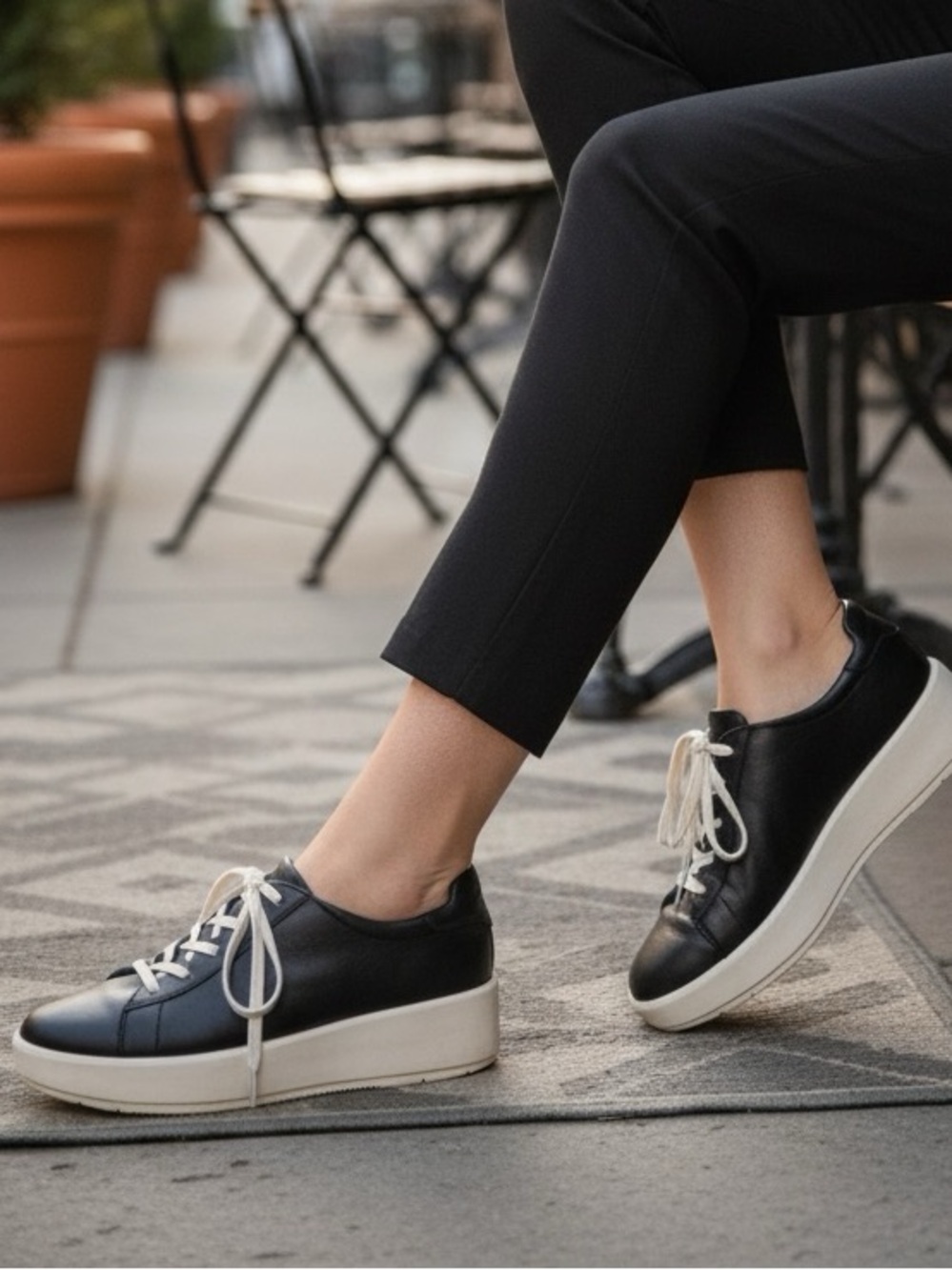 CLARKS Ultimate Comfort Collection Cushion Feel Black Sneakers